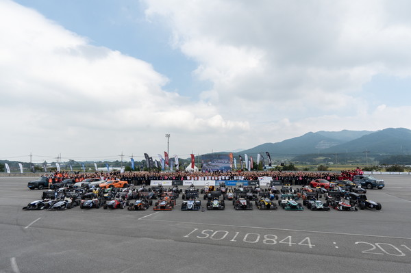 비영리 학술기관인 한국자동차공학회가 지난 26일부터 28일까지 3일간 전라남도 영광군 소재 한국자동차연구원 E모빌리티 연구센터에서 개최한 '2025 대학생 자작자동차대회 Formula 부문'(Formula Student Korea 2025)을 성황리에 마무리했다고 30일 밝혔다. /사진=한국자동차공학회