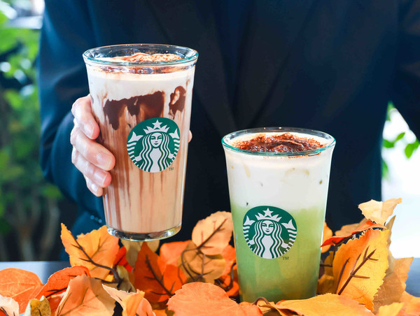 블랙 글레이즈드 라떼(왼쪽)와 말차 글레이즈드 티 라떼(오른쪽) /사진=스타벅스 코리아