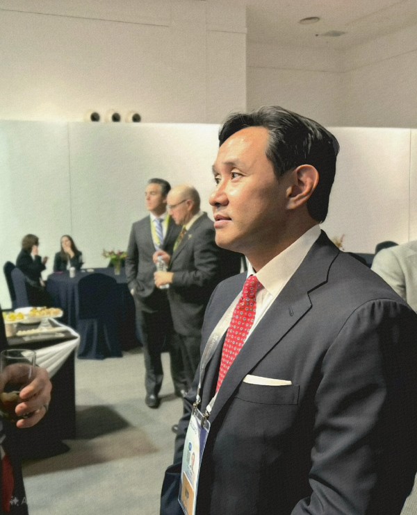 최윤범 고려아연 회장이 지난 29일 오후 경주 예술의전당 화랑홀에서 열린 아시아태평양경제협력체(APEC) CEO 라운드테이블에 참석했다. /사진=고려아연