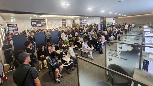 '두산위브&수자인 부평 더퍼스트' 견본주택 현장의 모습./사진=두산건설