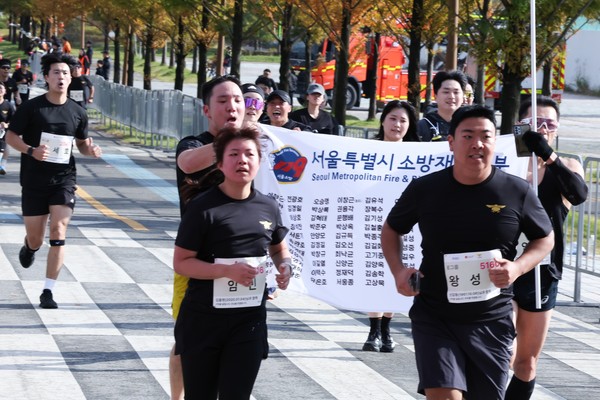 '119메모리얼런' 대회 참가자들이 전력 질주 하고 있다./사진=LG유플러스