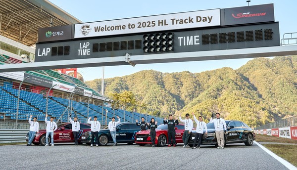 HL트랙데이 2025 시승 차량. (왼쪽부터) 올인원카 1, 올인원카 2, 스티어 바이 와이어 탑재 차량, 스마트 댐핑 컨트롤 탑재 차량./사진=HL그룹