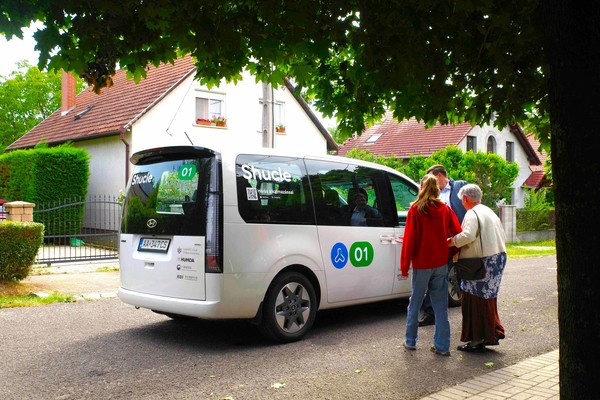 현대자동차·기아는 헝가리 괴될뢰시에서 셔클의 '수요응답교통 서비스 시범사업'을 지난 10월 31일 성공적으로 종료했다./사진=현대자동차그룹