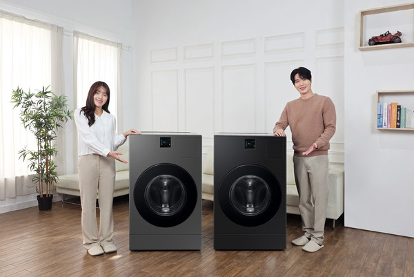 삼성전자 모델이 '비스포크 AI 콤보' 신규 색상 신제품을 소개하고 있다. /사진=삼성전자