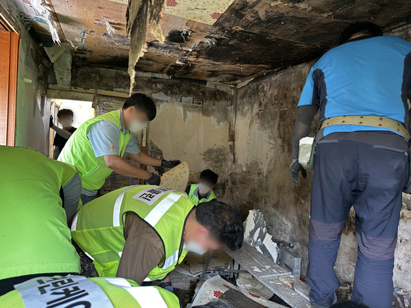 서울주택도시개발공사(SH)는 동대문구 주거 취약 가구를 대상으로 집수리 봉사 활동을 펼쳤다고 7일 밝혔다. /사진=SH