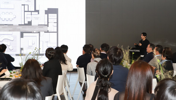 포스코이앤씨는 지난 7일 서울 청담 레스파스 에트나에서 하이엔드 인테리어 상품인 '아틀리에 에디션'(The Atelier Edition)의 론칭 행사를 성황리에 개최했다고 10일 밝혔다. /사진=포스코이앤씨