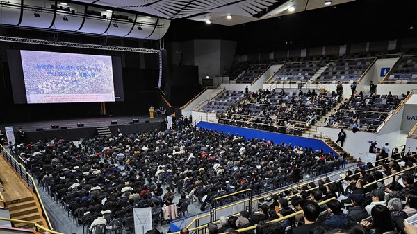 11일 서울 강서구 KBS아레나에서 '화곡2동 주민센터 인근 도심 공공주택 복합사업' 신속 추진을 위한 주민설명회가 진행되고 있다. /사진=LH