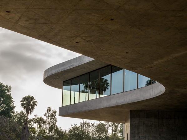 LACMA 신관(데이비드 개펀 갤러리) 외부 전경. The David Geffen Galleries at LACMA, photo © Museum Associates/LACMA