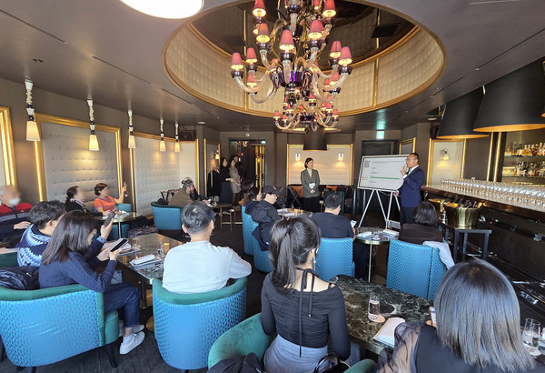 롯데면세점은 지난 14일 소공동 롯데호텔 피에르가니에르 바에서 VIP고객 초청행사를 진행했다. /사진=롯데면세점