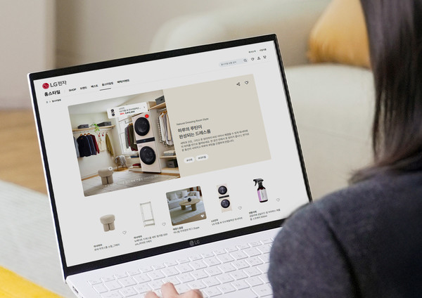 LG전자가 온라인브랜드샵에 가전과 어울리는 리빙 제품과 인테리어를 제안하는 '홈스타일'(Home Style) 서비스를 오픈했다. 고객은 홈스타일을 통해 가전뿐 아니라 가구, 조명, 주방∙생활용품 등을 함께 구매하고 홈스타일리스트의 1대1 맞춤 컨설팅을 받을 수 있다. /사진=LG전자