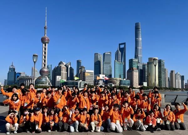 미래에셋자산운용은 중국 상해에서 '제38회 미래에셋 우리아이 글로벌리더 대장정'을 진행했다. 행사에 참가한 참가자들이 기념촬영을 하고 있다. 사진=미래에셋자산운용