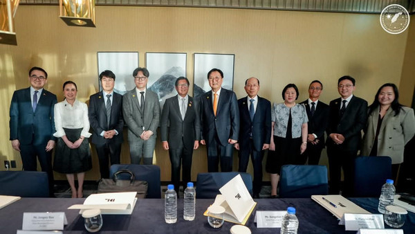 DL이앤씨는 박상신 대표 등 주요 경영진이 부산에서 페르디난드 마르코스 주니어 필리핀 대통령과 만나 에너지 및 인프라 사업 협력을 논의했다고 19일 밝혔다. /사진=DL이앤씨