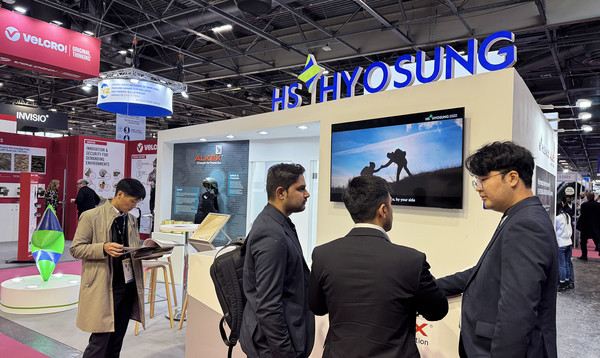 프랑스에서 열리는 '밀리폴 파리 2025'의 HS효성첨단소재 부스 전경./사진=HS효성첨단소재