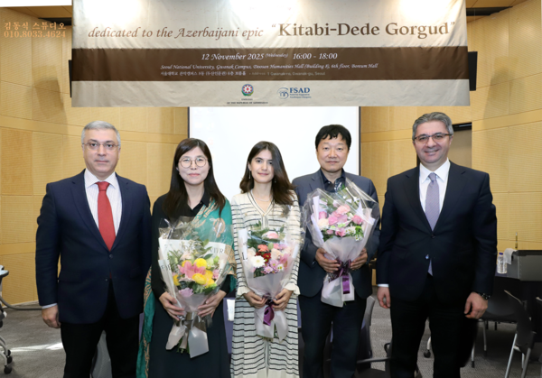 (왼쪽부터) 에크렘 압둘라예프 아제르바이잔 디아스포라 지원재단 이사장, 유수진 작가, 마심리 레일라 박사, 방민호 서울대 국어국문학과 교수, 라민 하사노프 주한 아제르바이잔 대사 /사진=걷는사람