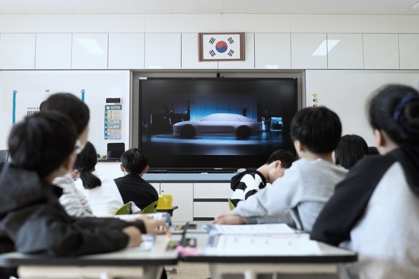 전북 익산 여산초 학생들이 '미래모빌리티의 이해' 수업에 참여하고 있다./사진=현대자동차