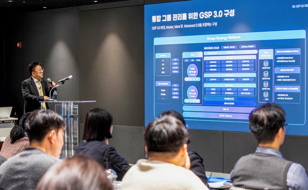 더존비즈온 정재훈 상무가 서울 중구 더존을지타워 ATEC에서 열린 세미나에서 GSP 3.0 기반 그룹사 통합 경영관리의 혁신 사례를 발표하고 있다. /사진=더존비즈온