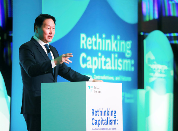 최태원 SK회장이 21일 일본 도쿄대 야스다 강당에서 개최된 ‘도쿄포럼2025’에서 개회사를 진행하고 있다. /사진=SK그룹