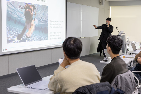 최근 진행한 AI 교육에 참가한 협력사 직원들의 모습./사진=KT