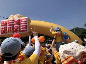 [가보니]온가족 걷기대회...'2026 맥도날드 해피워크' - 뉴스 썸네일 이미지