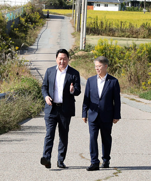 [뉴스+]최태원은 왜 광주 반도체 부지를 직접 찾았나